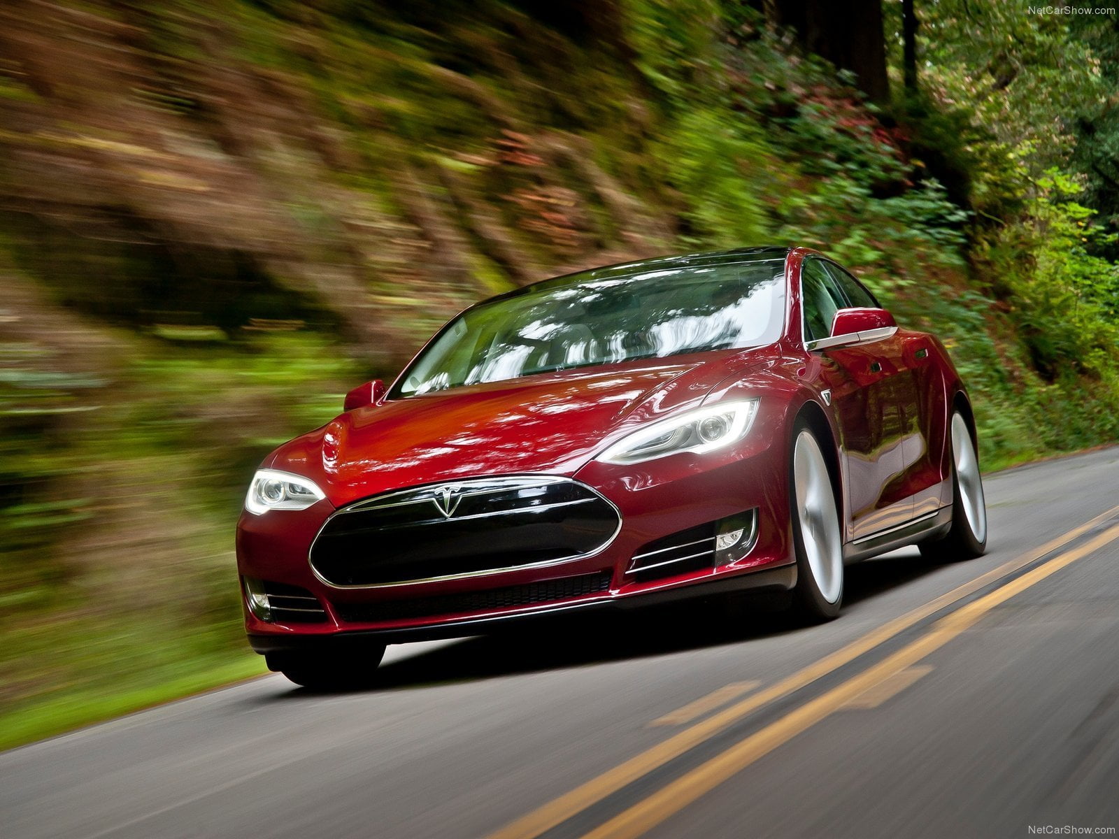 Norway 2017. Tesla up 143% in a market up for the 5th year Norway Cars Market