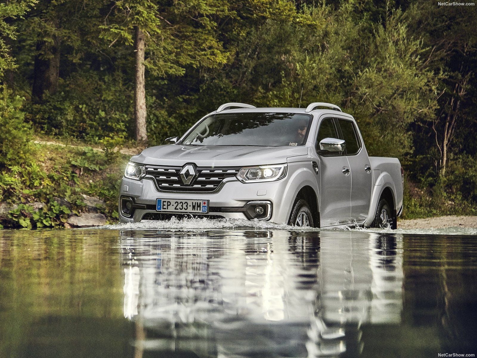 Senegal 2017. Strong economic momentum boost demand for vehicles Senegal vehicles