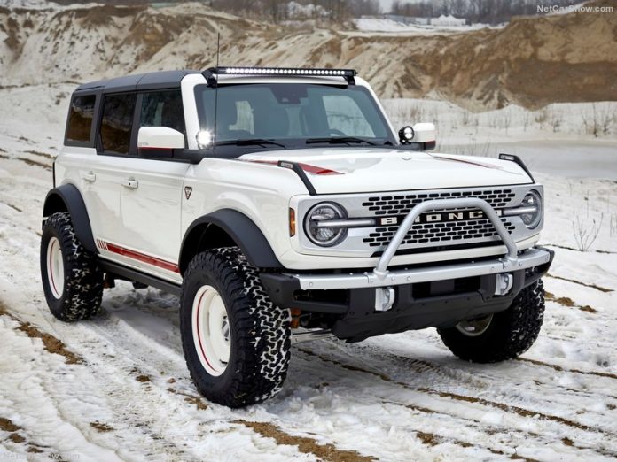 Ford-Bronco_Pope_Francis_Center_Edition-2021-800-01