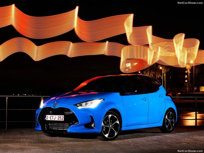 Toyota-Yaris-2024-800-06