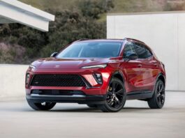 Why Working With a Truck Accident Lawyer Is Necessary After a Crash