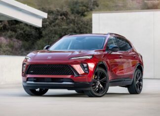 Why Working With a Truck Accident Lawyer Is Necessary After a Crash